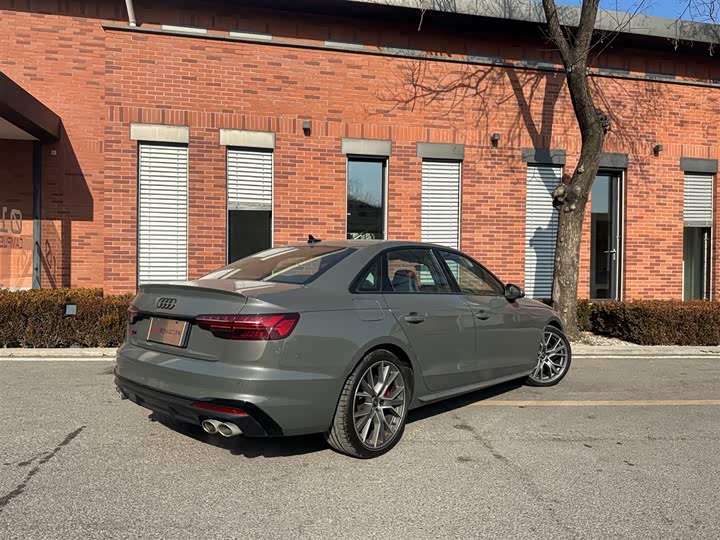 Фото 4 - Audi S4