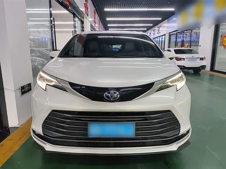 Фото 3 - Toyota Sienna