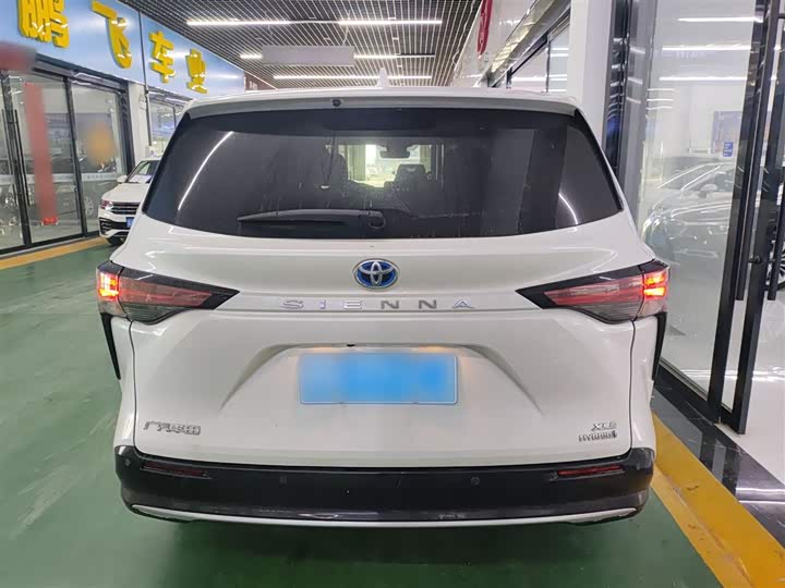 Фото 6 - Toyota Sienna