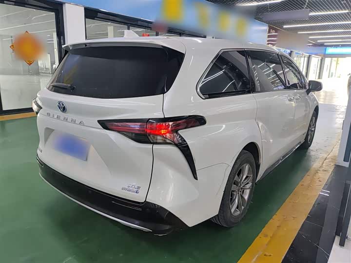 Фото 7 - Toyota Sienna