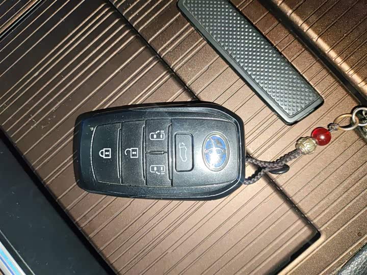 Фото 9 - Toyota Sienna