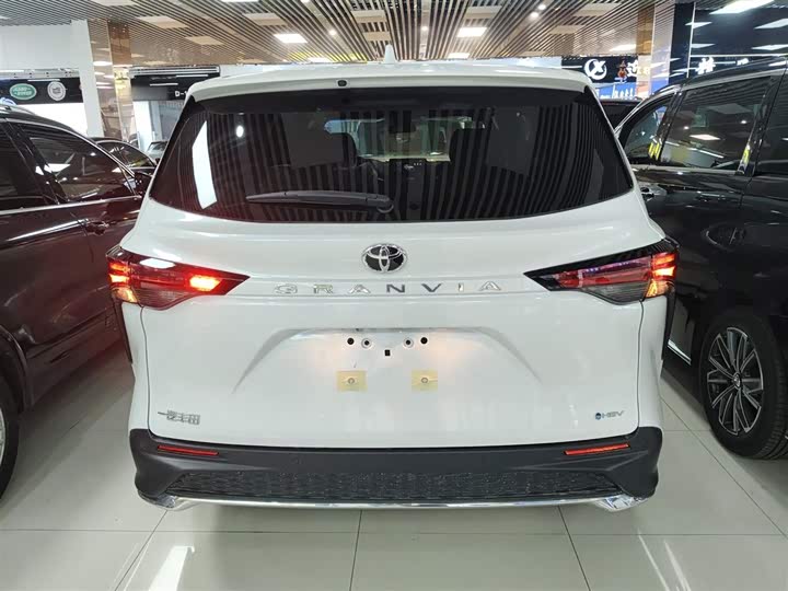 Фото 6 - Toyota Granvia