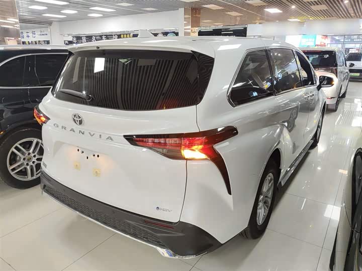 Фото 7 - Toyota Granvia