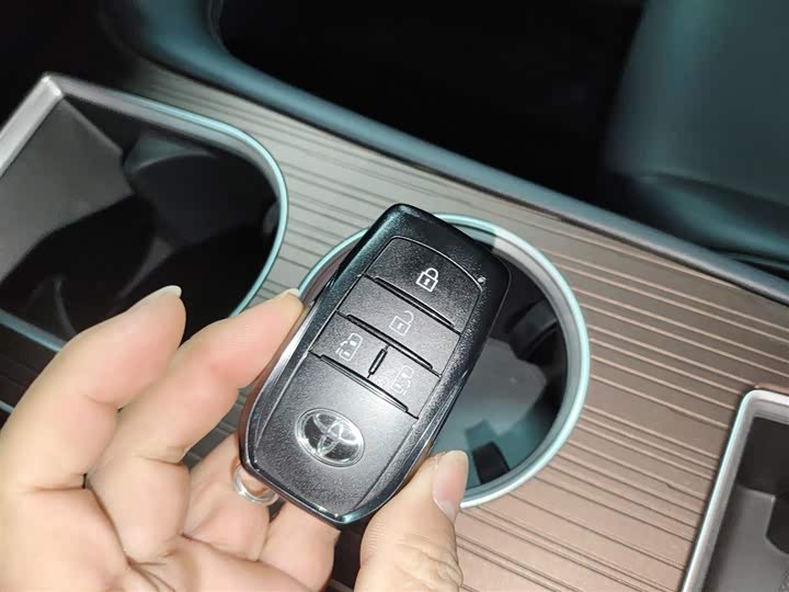 Фото 9 - Toyota Granvia