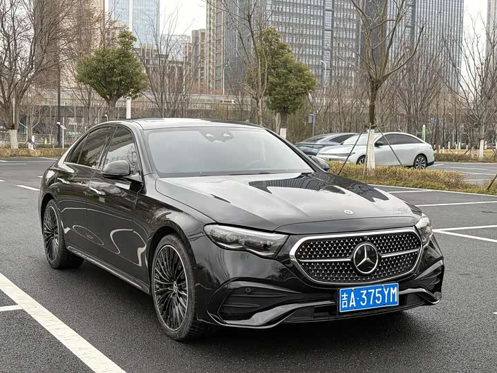 Фото 3 - Mercedes-Benz E-Class