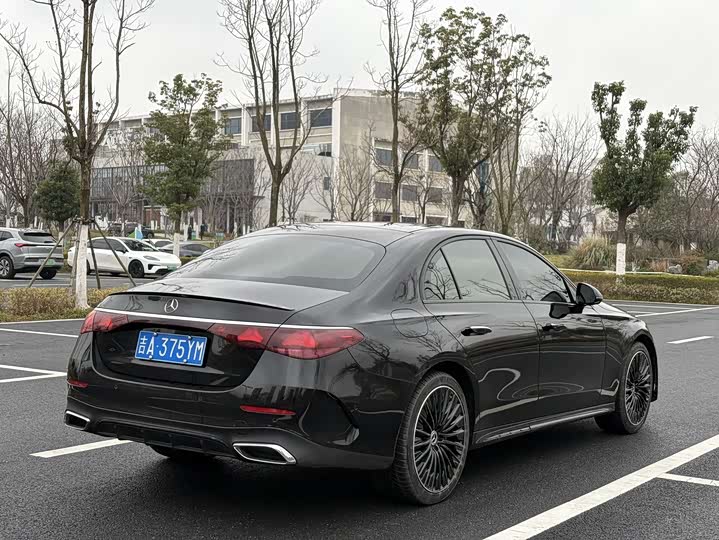 Фото 4 - Mercedes-Benz E-Class