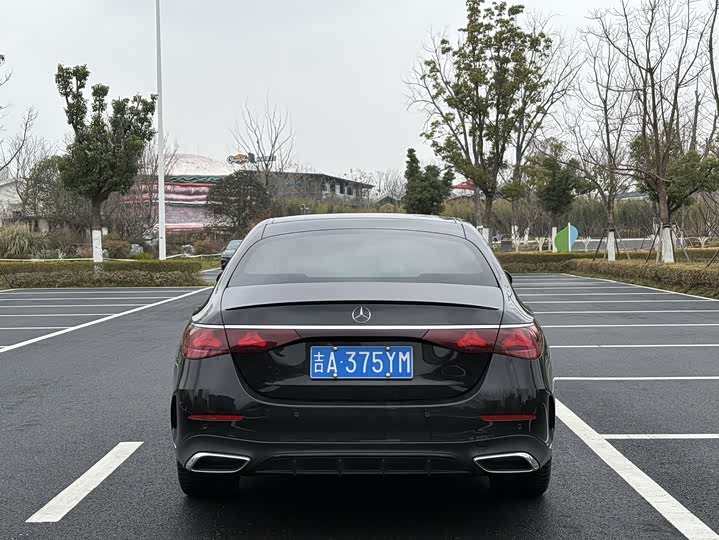 Фото 5 - Mercedes-Benz E-Class