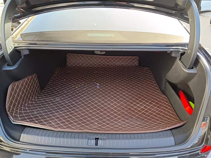 Фото 4 - Volkswagen Passat Hybrid