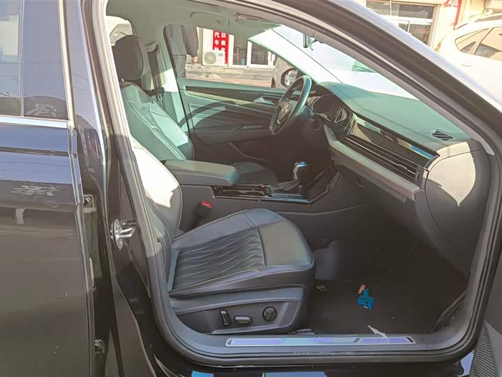 Фото 8 - Volkswagen Passat Hybrid