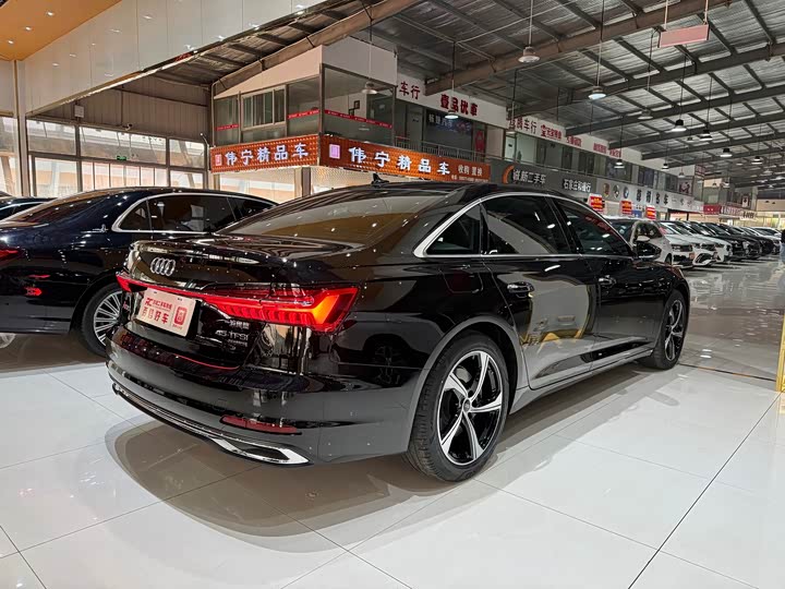 Фото 7 - Audi A6L