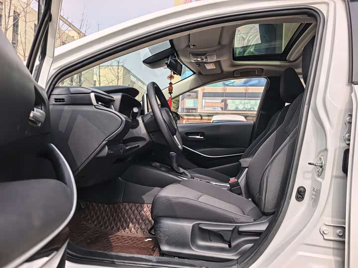 Фото 5 - Toyota Corolla