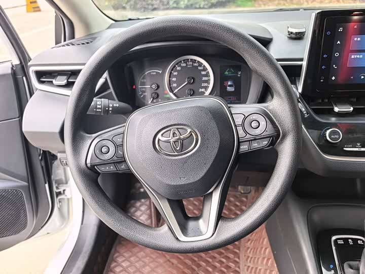 Фото 7 - Toyota Corolla