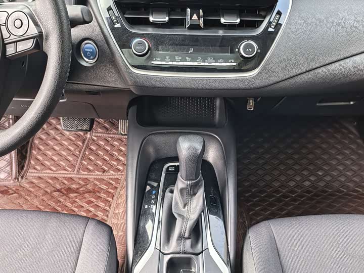 Фото 9 - Toyota Corolla