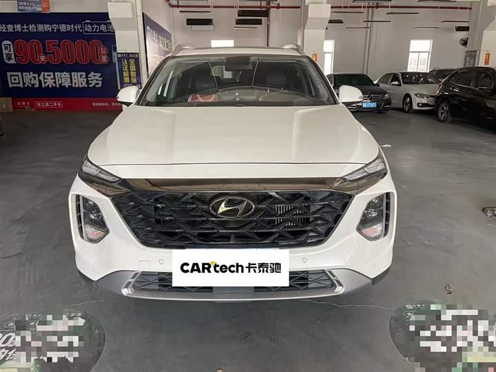 Фото 2 - Hyundai Santa Fe