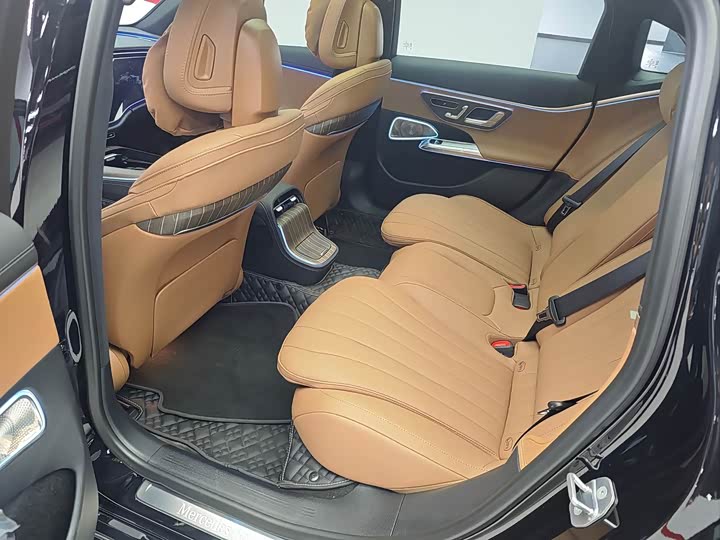 Фото 7 - Mercedes-Benz E-Class