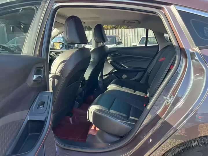 Фото 6 - MG Motor 5