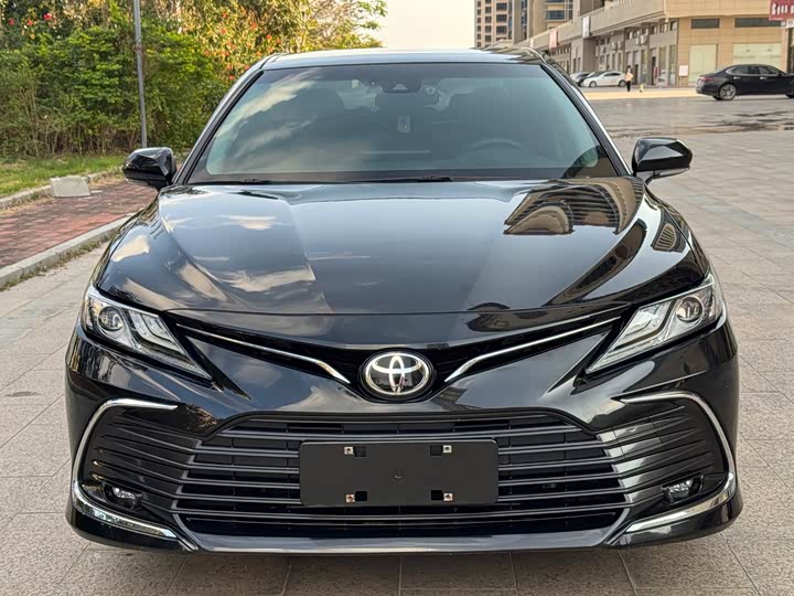Фото 1 - Toyota Camry