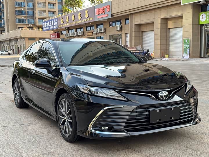Фото 3 - Toyota Camry