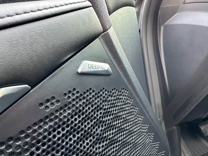 Фото 8 - Changan Deepal SL03