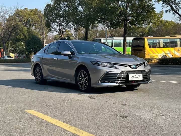 Фото 3 - Toyota Camry