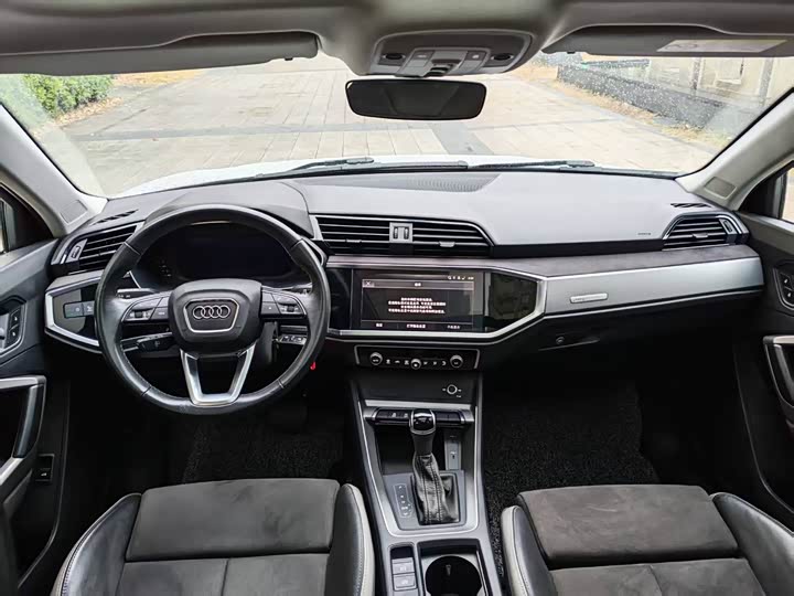 Фото 8 - Audi Q3