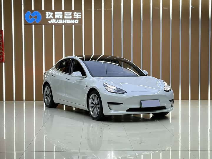 Фото 3 - Tesla Model 3