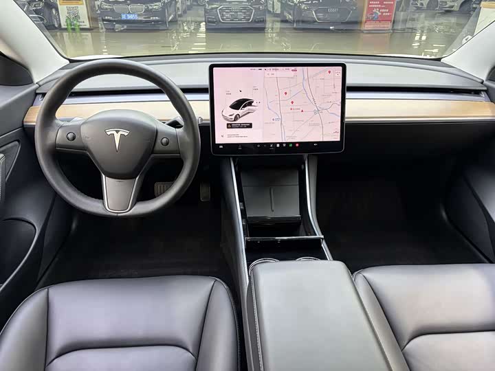 Фото 6 - Tesla Model 3