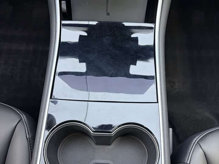 Фото 9 - Tesla Model 3