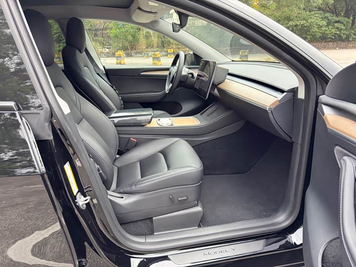 Фото 9 - Tesla Model Y