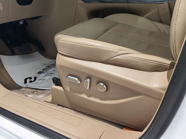 Фото 9 - Buick GL8 ES