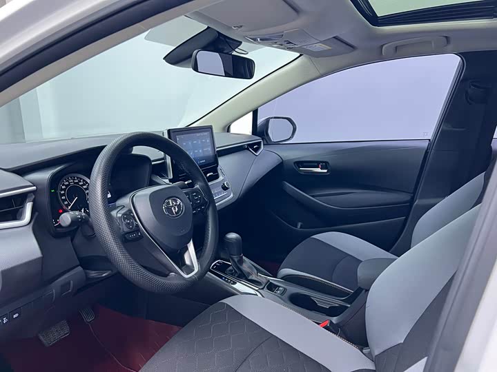 Фото 4 - Toyota Corolla