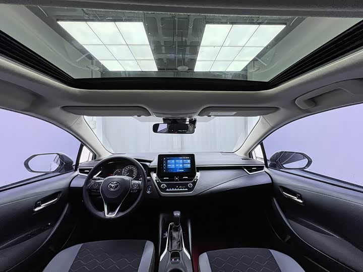 Фото 8 - Toyota Corolla