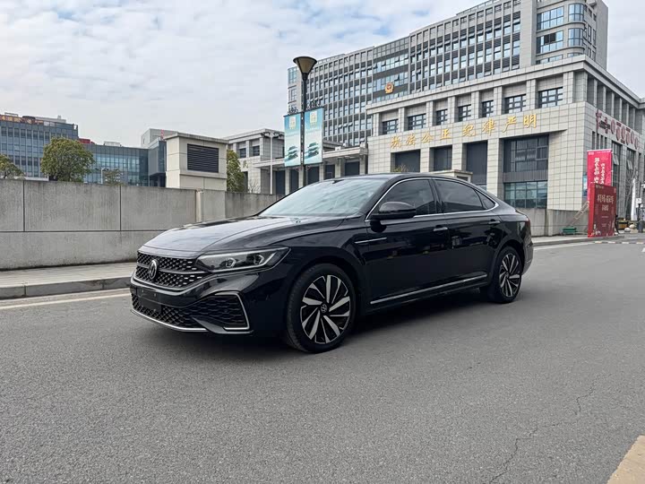 Фото 1 - Volkswagen Passat