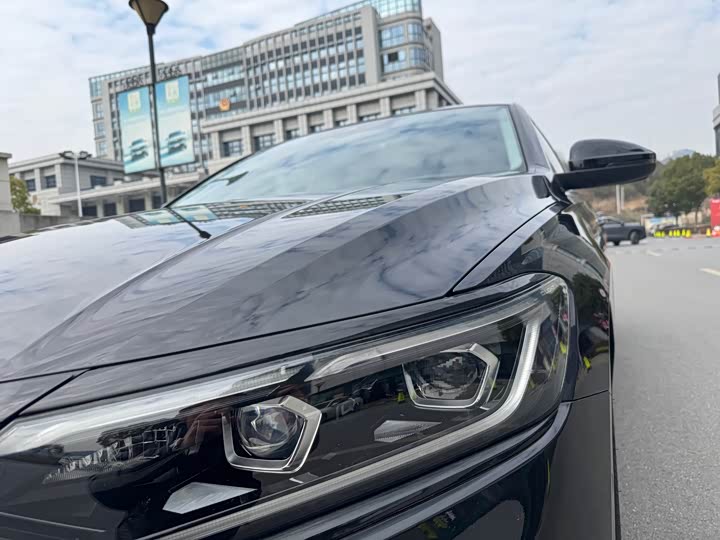 Фото 2 - Volkswagen Passat