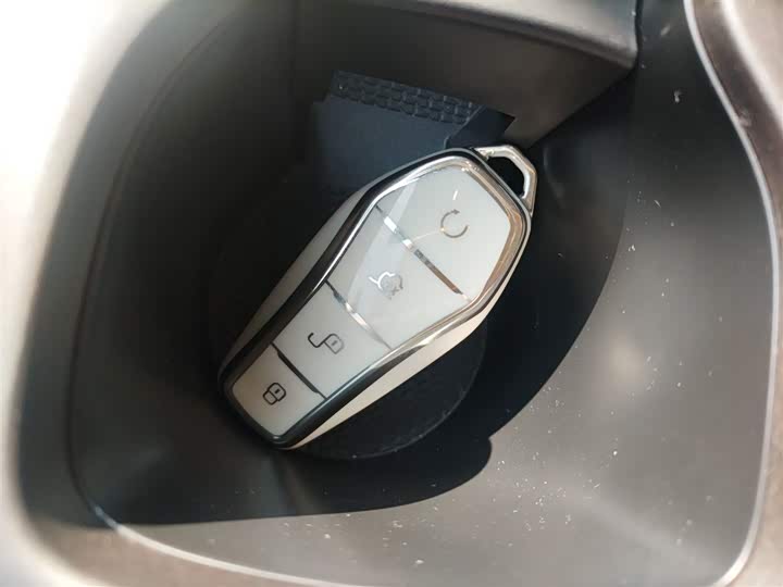 Фото 9 - BYD Yuan Up