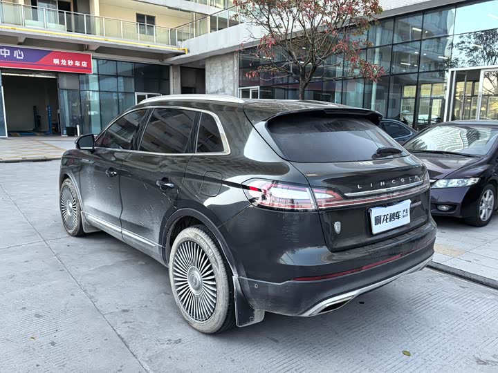 Фото 8 - Lincoln Nautilus