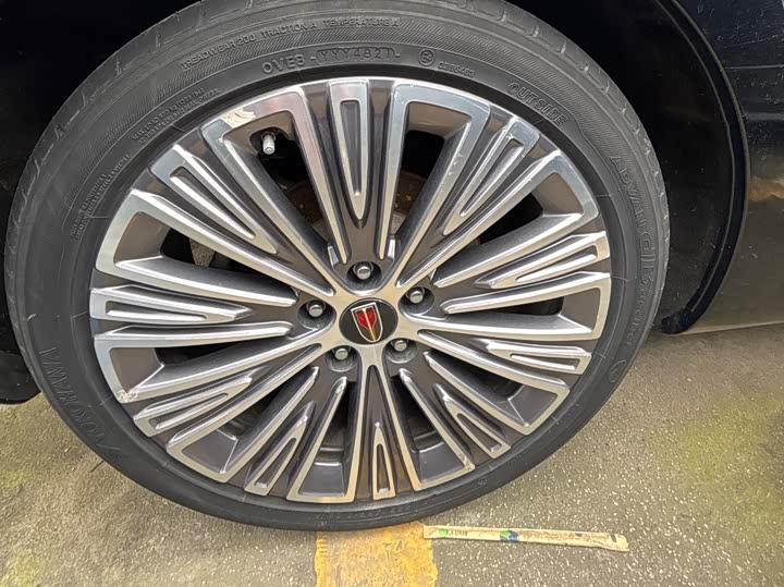 Фото 7 - Hongqi H5