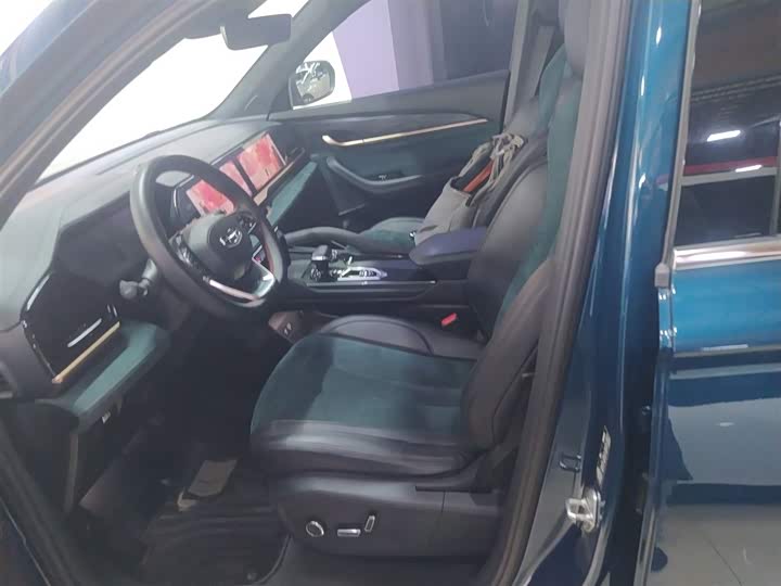 Фото 9 - Geely Monjaro