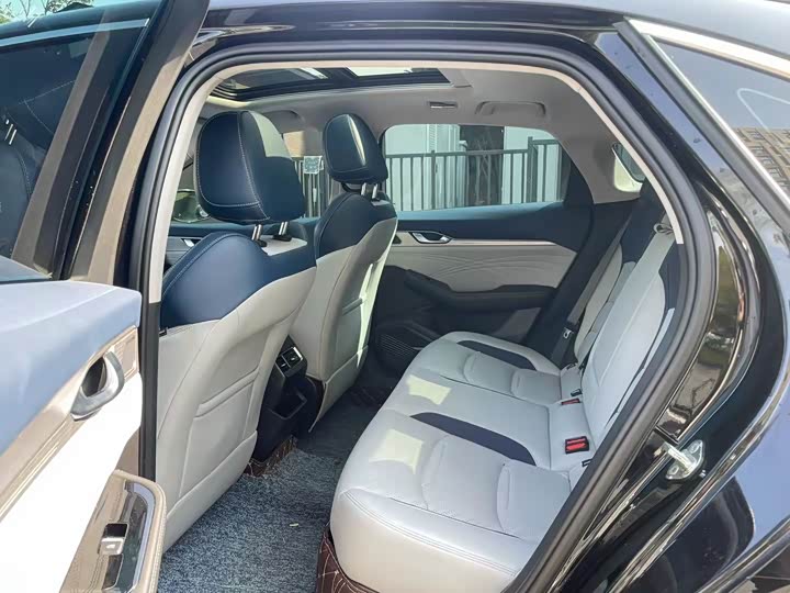 Фото 6 - Geely Preface