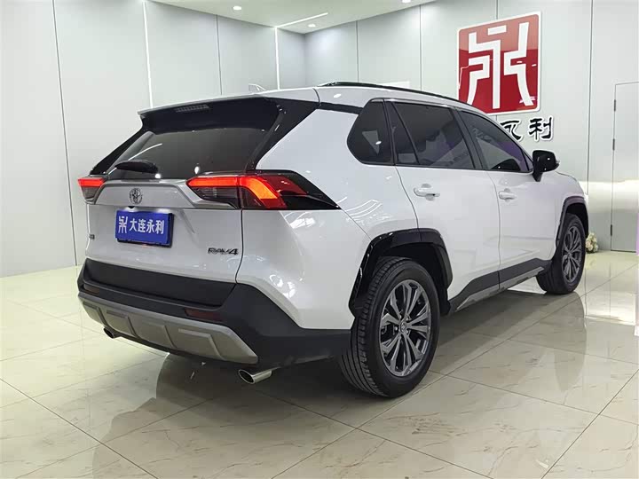 Фото 6 - Toyota RAV4