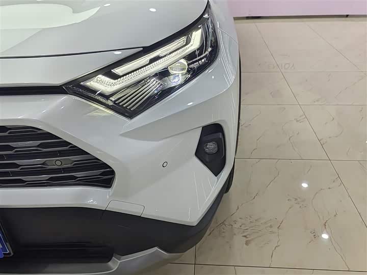 Фото 7 - Toyota RAV4