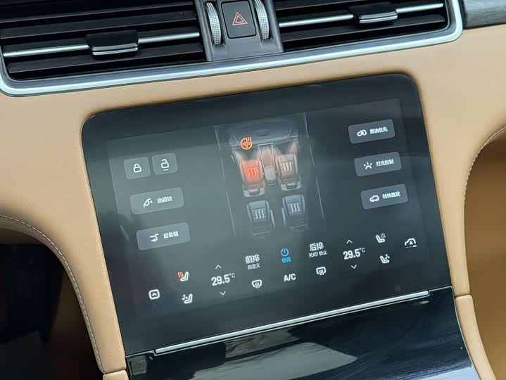 Фото 8 - LiXiang One