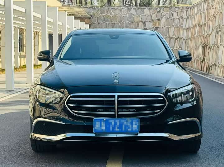 Фото 2 - Mercedes-Benz E-Class