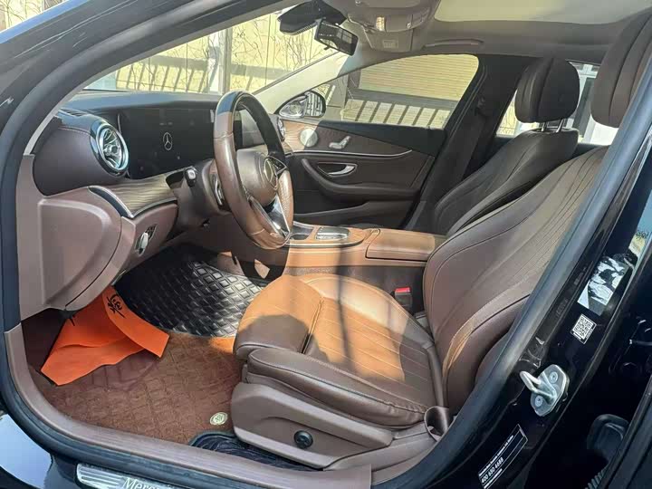 Фото 4 - Mercedes-Benz E-Class