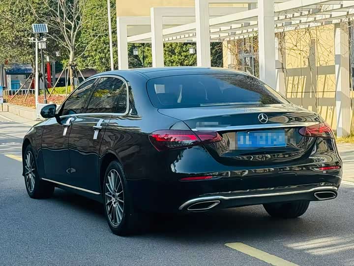 Фото 9 - Mercedes-Benz E-Class