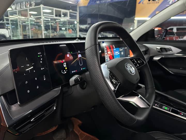 Фото 6 - MG Motor One