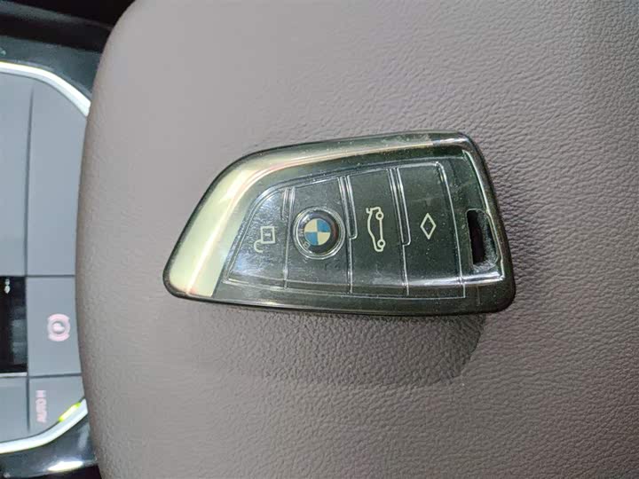 Фото 9 - BMW iX3