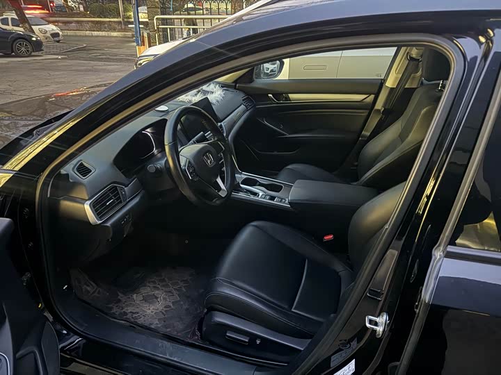 Фото 3 - Honda Accord