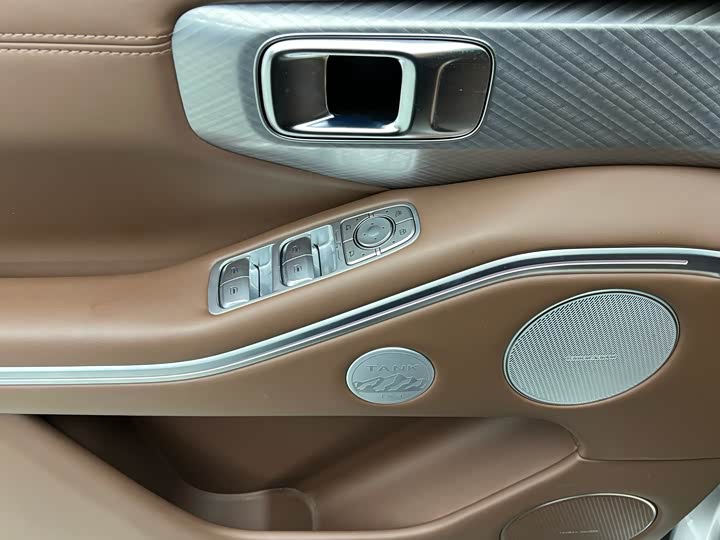 Фото 5 - Tank 700 Hybrid