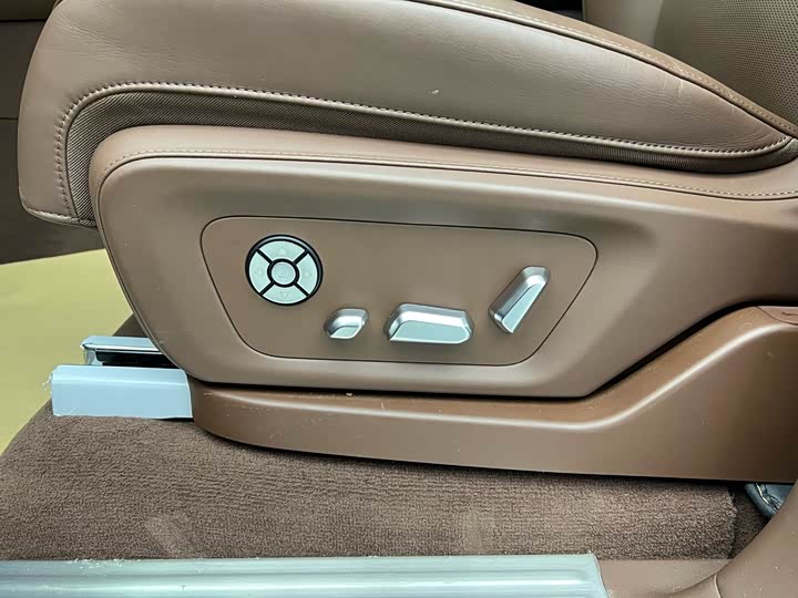 Фото 8 - Tank 700 Hybrid